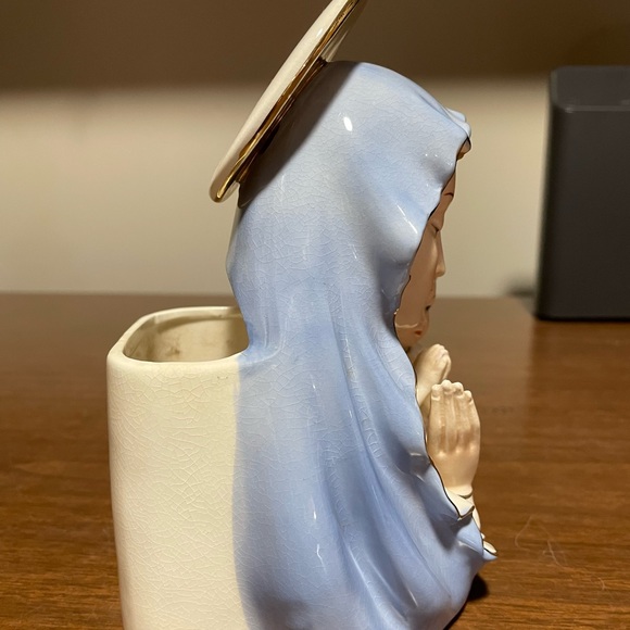 Vintage Madonna and Jesus Planter, 6.75" tall Made in Japan - Picture 3 of 10